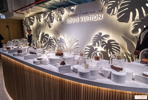 متجر Café Maxime Frédéric at Louis Vuitton في Paris، فرنسا .